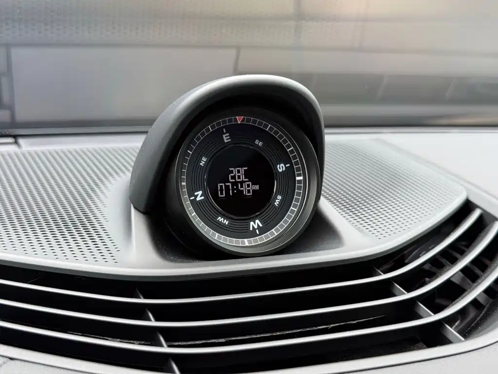 Porsche Taycan — миниатюра 13
