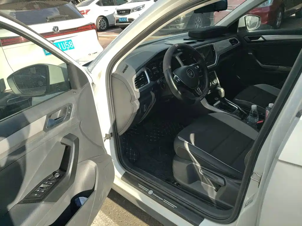 Volkswagen T-Roc — миниатюра 17