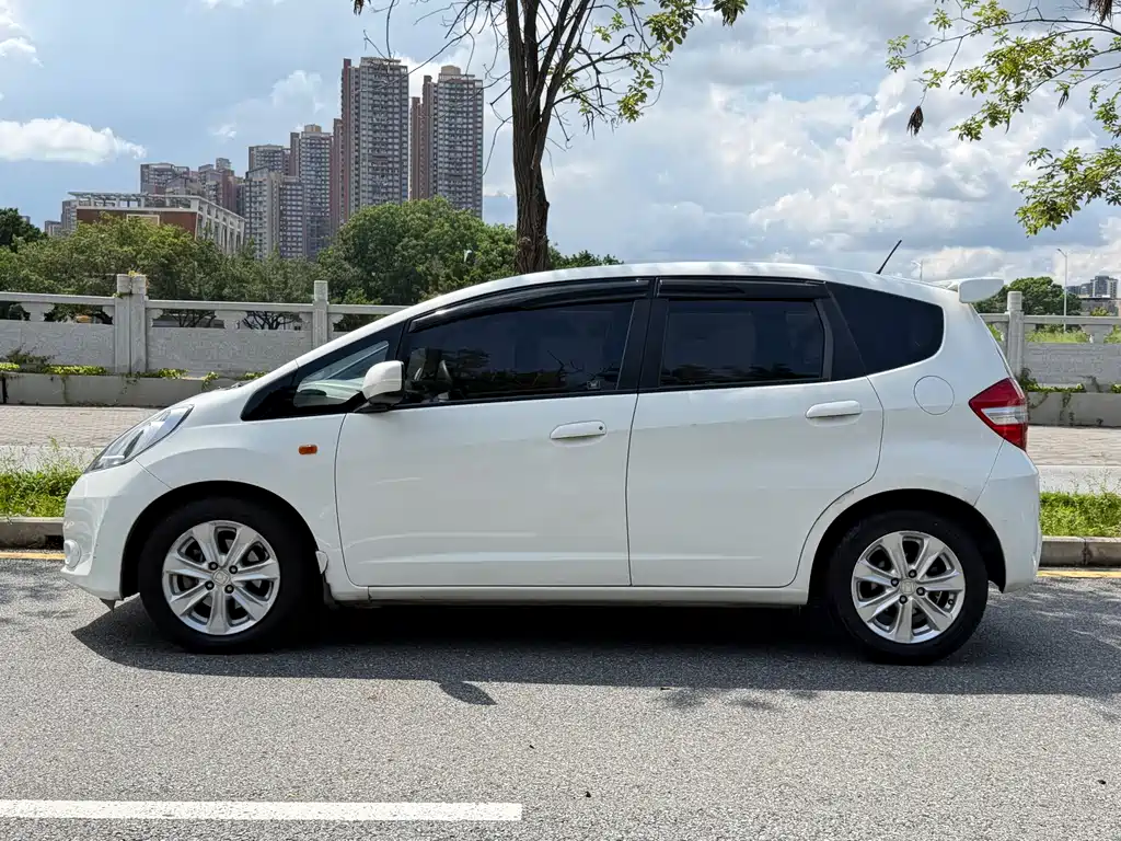 Honda Fit 2011 1.5L AT Luxury