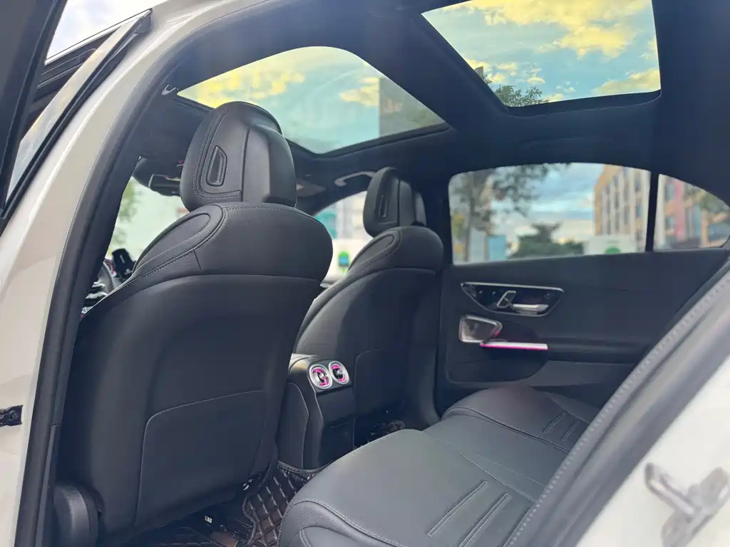 Mercedes-Benz C-Class — миниатюра 4