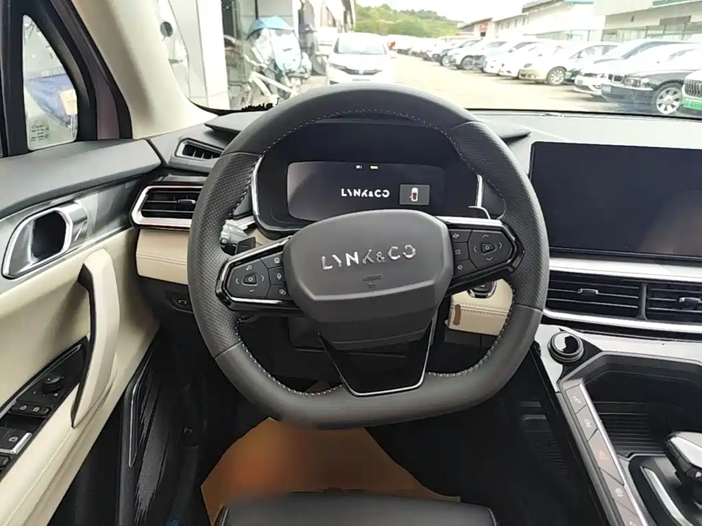 Lynk & Co 06 — миниатюра 11