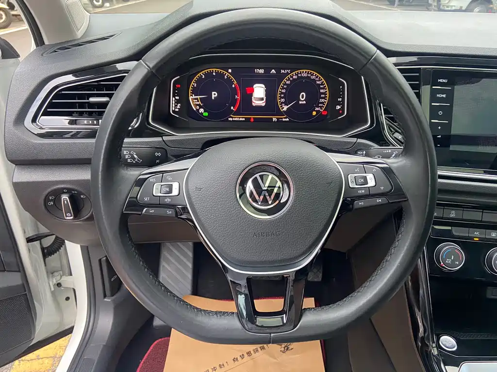 Volkswagen T-Roc — миниатюра 12