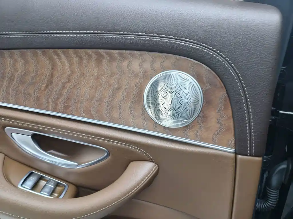 Mercedes-Benz E-Class — миниатюра 8