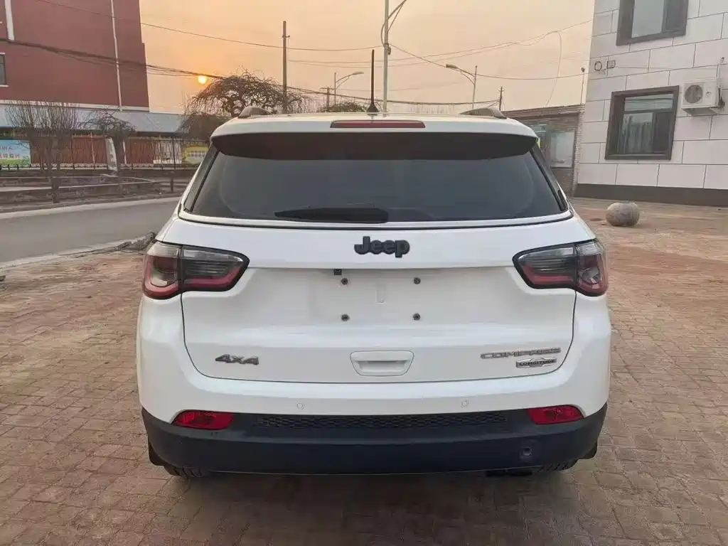 Jeep Compass — миниатюра 5