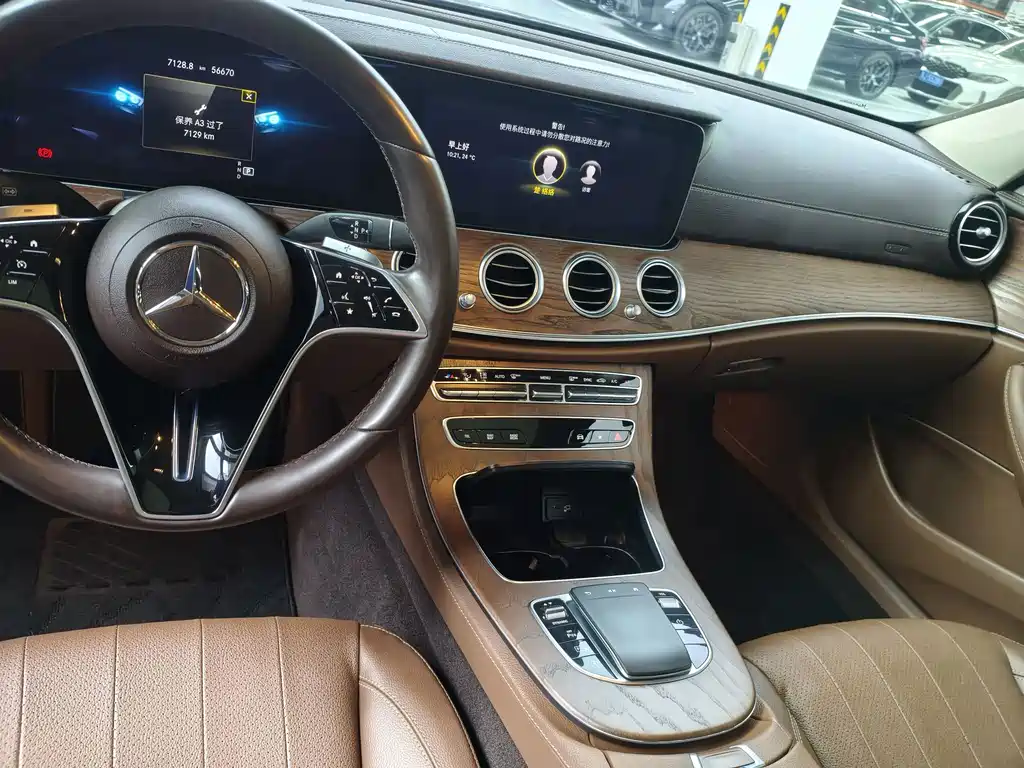 Mercedes-Benz E-Class — миниатюра 6