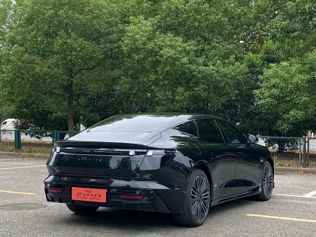Lynk & Co 10 — миниатюра 4