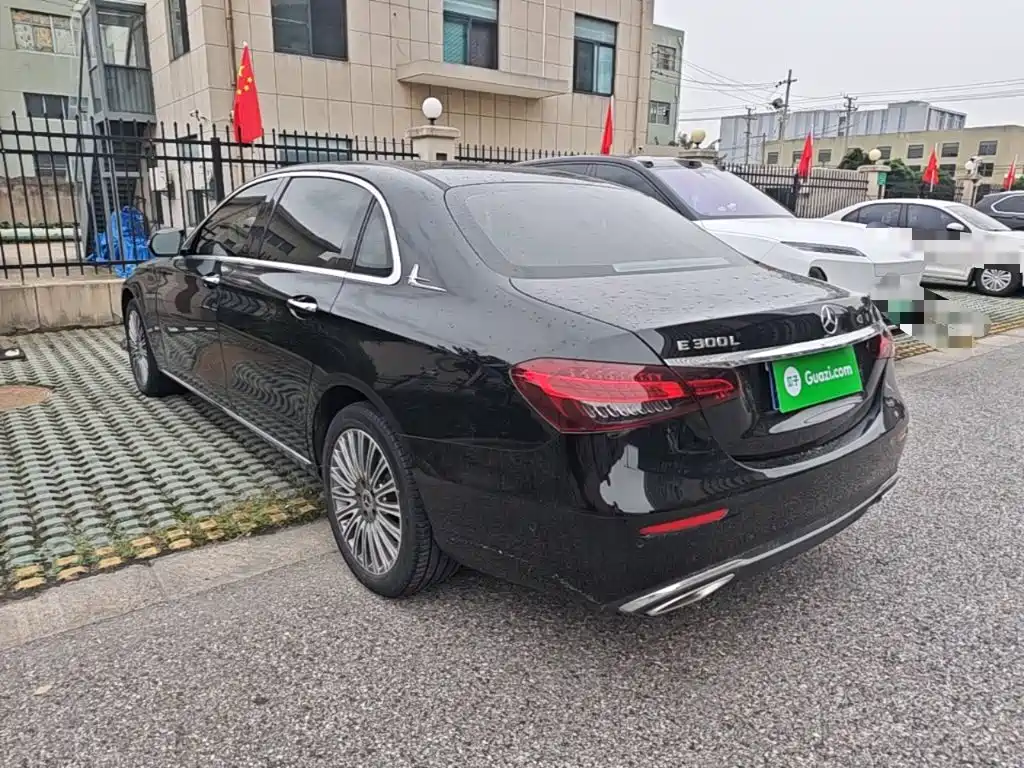 Mercedes-Benz E-Class — миниатюра 5