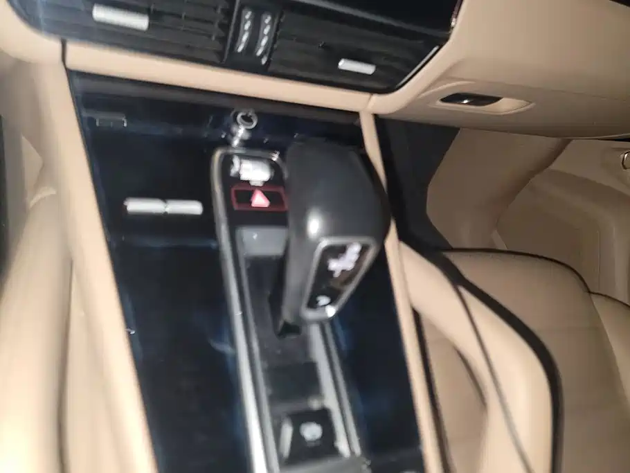Porsche Cayenne — миниатюра 16