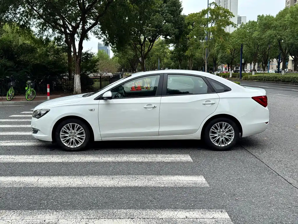 Buick Excelle — миниатюра 4