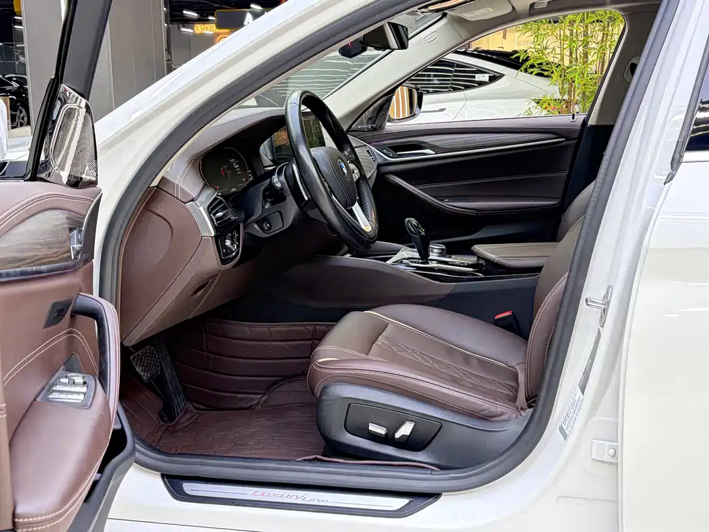 BMW 5 Series — миниатюра 4