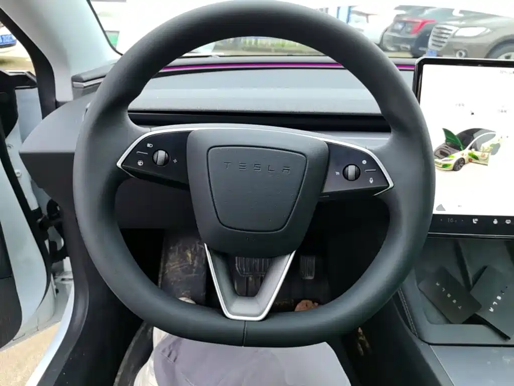 Tesla Model 3 — миниатюра 11