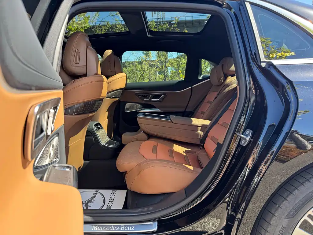 Mercedes-Benz E-Class — миниатюра 6