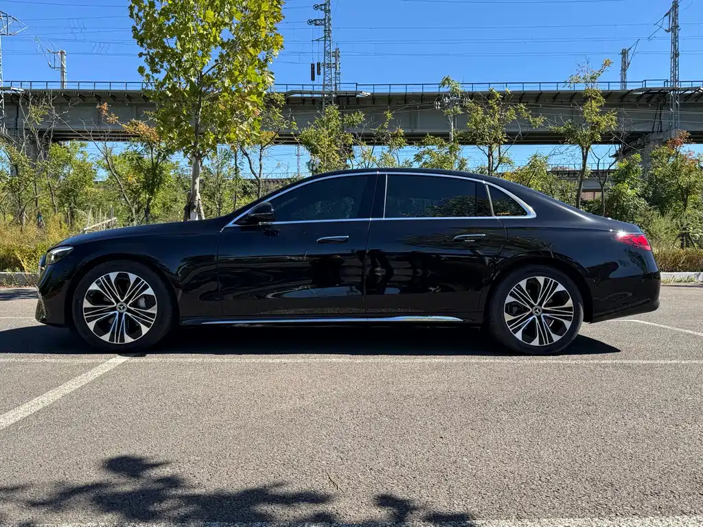 Mercedes-Benz E-Class — миниатюра 10