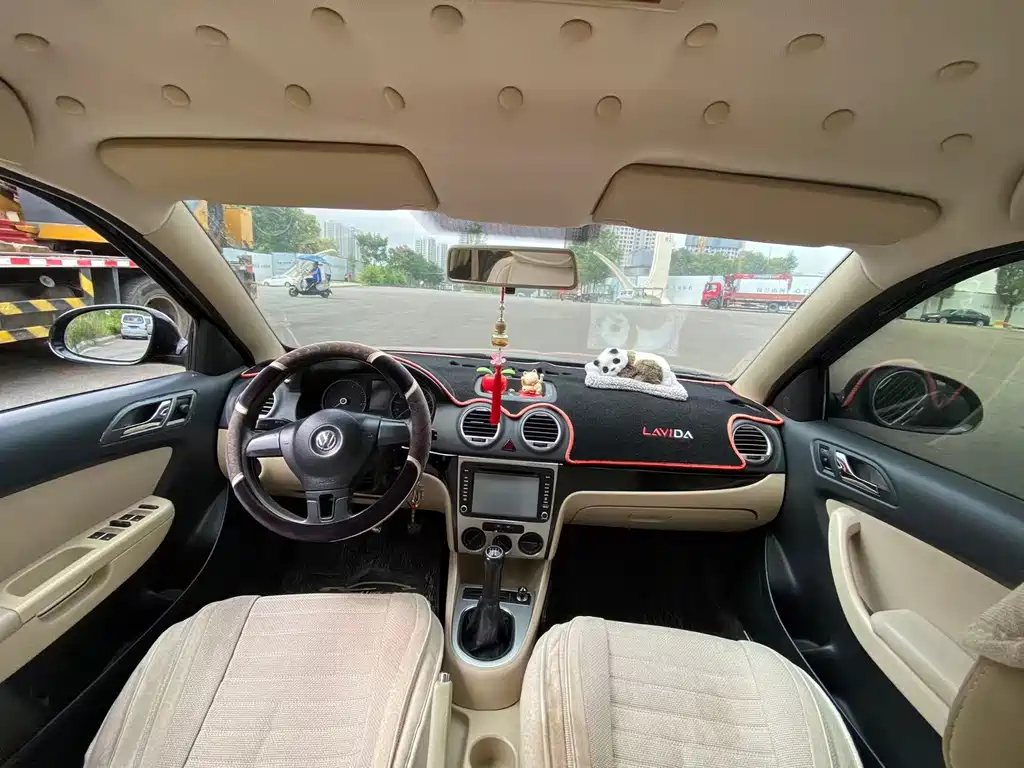 Volkswagen Lavida — миниатюра 4