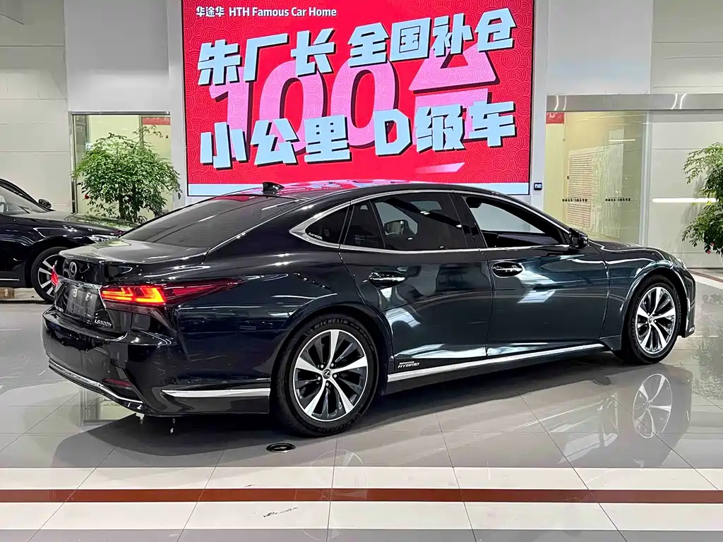 Lexus LS — миниатюра 11