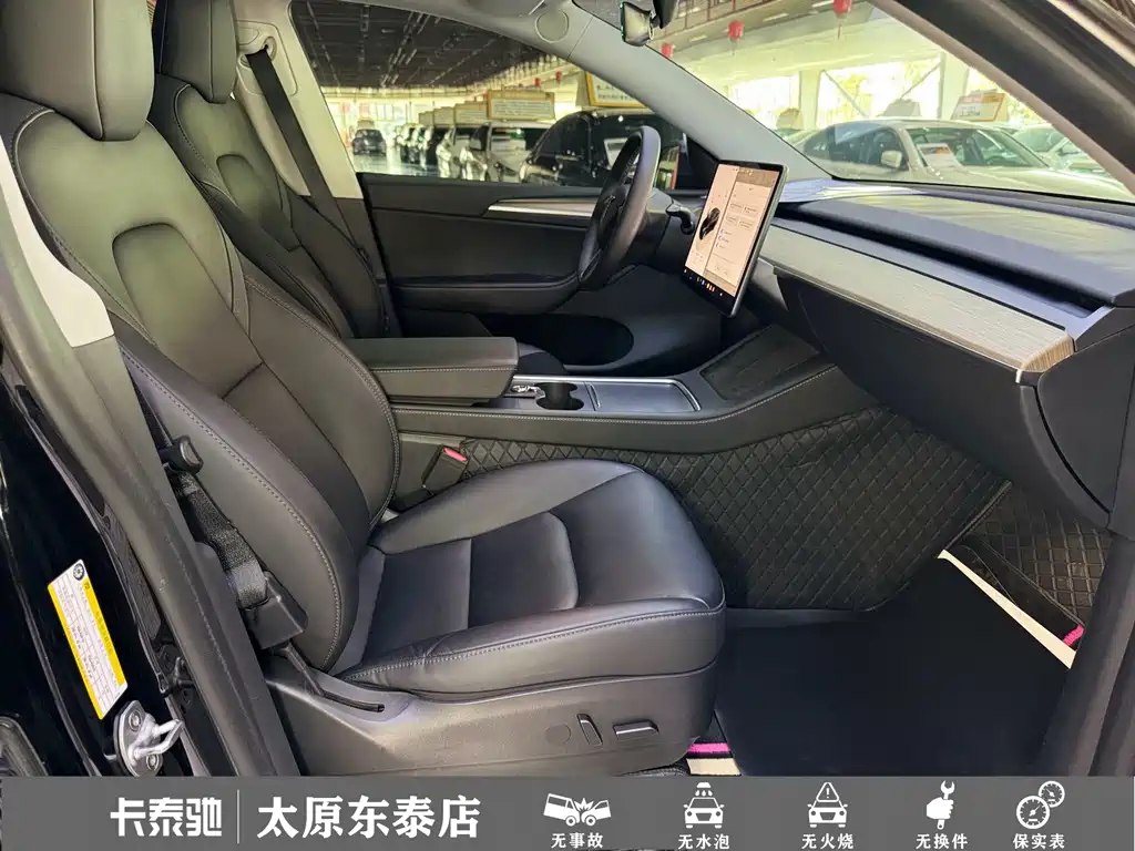 Tesla Model Y — миниатюра 15