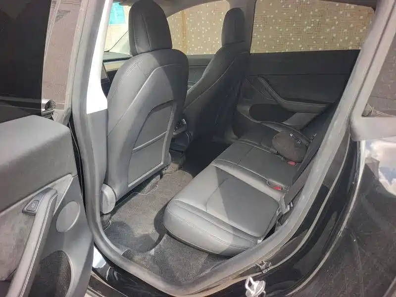Tesla Model Y — миниатюра 9