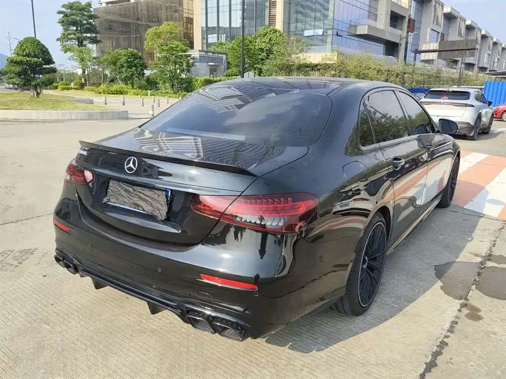 Mercedes-Benz E-Class — миниатюра 9