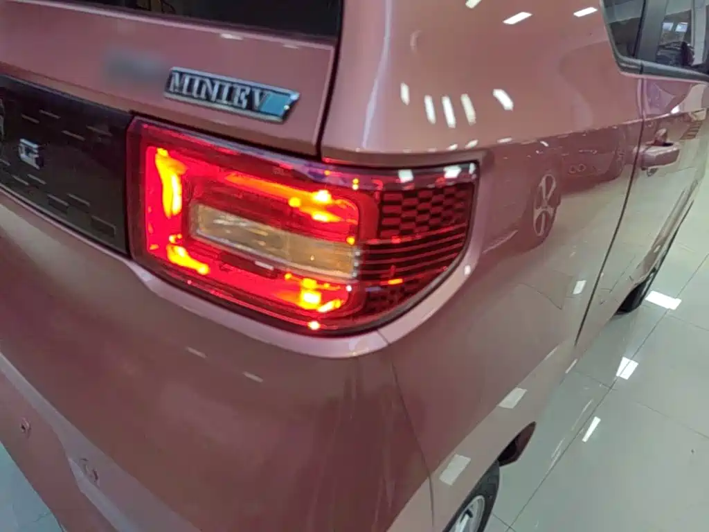 Wuling MINIEV — миниатюра 8