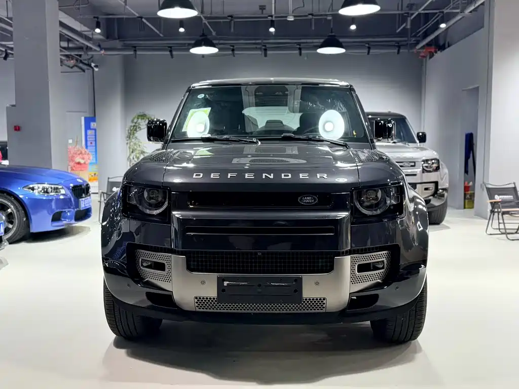 Land Rover Defender 2025