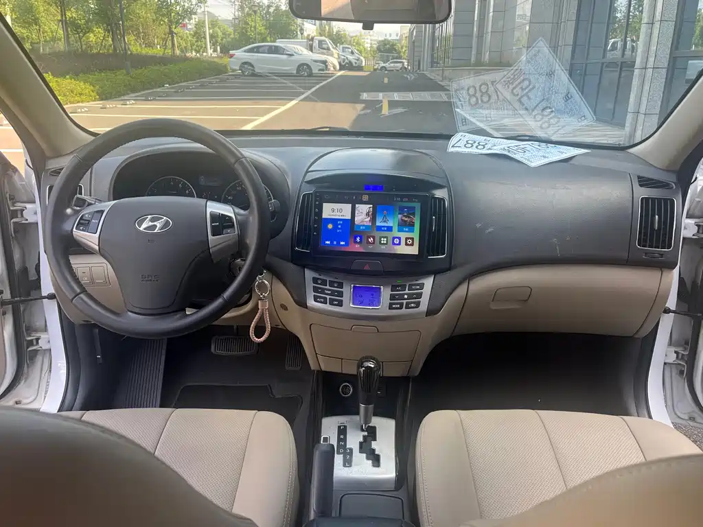 Hyundai Elantra — миниатюра 12
