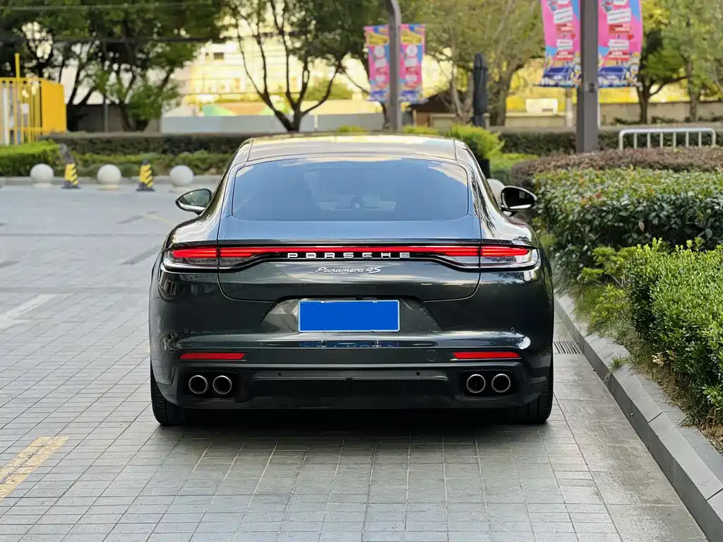 PORSCHE PANAMERA