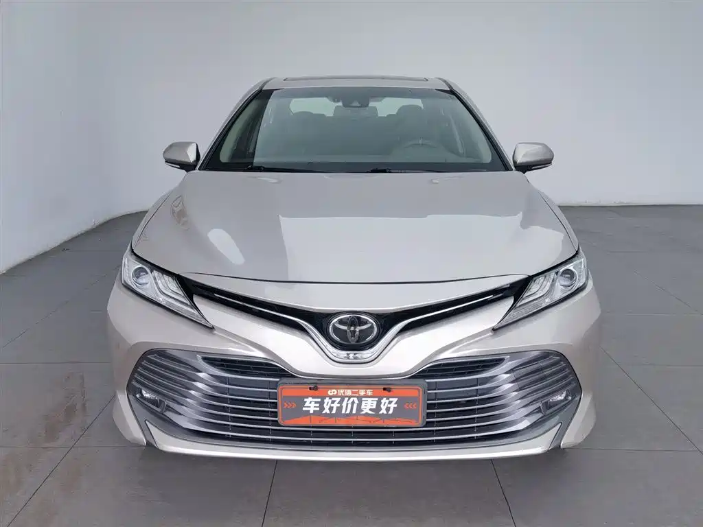 Toyota Camry 2019 2.0G Luxury