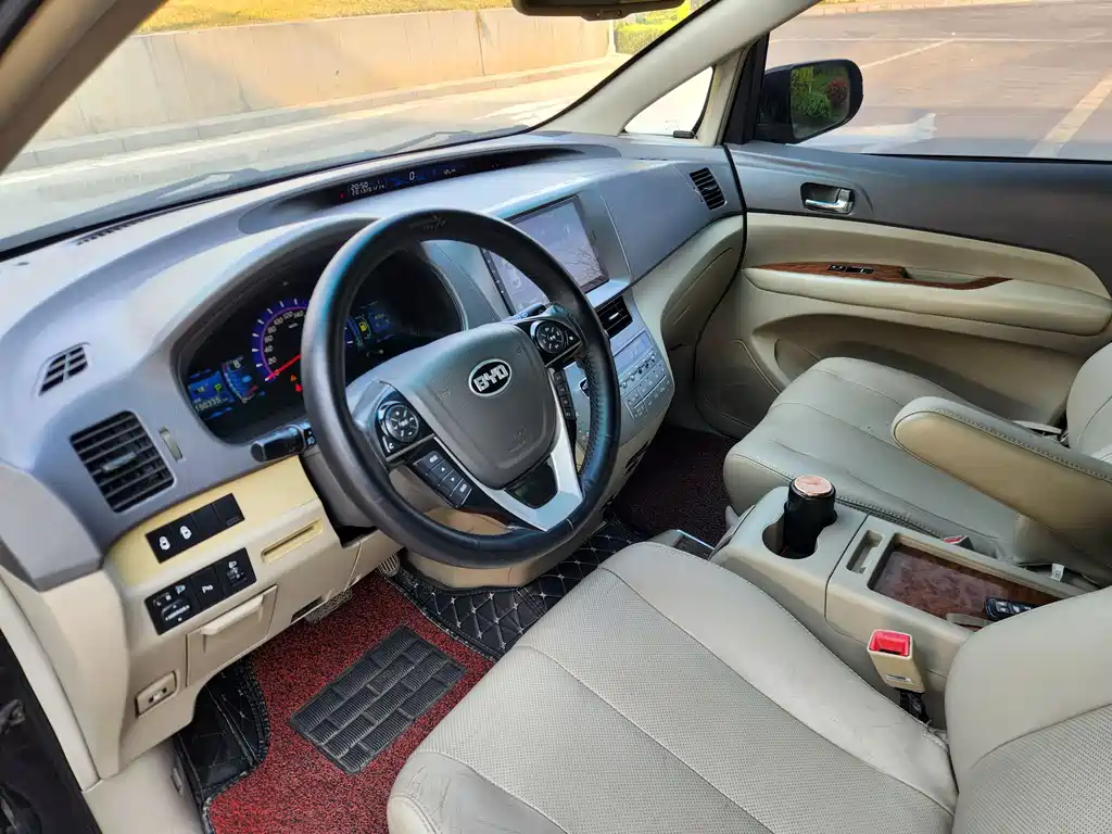 BYD M6 — миниатюра 8