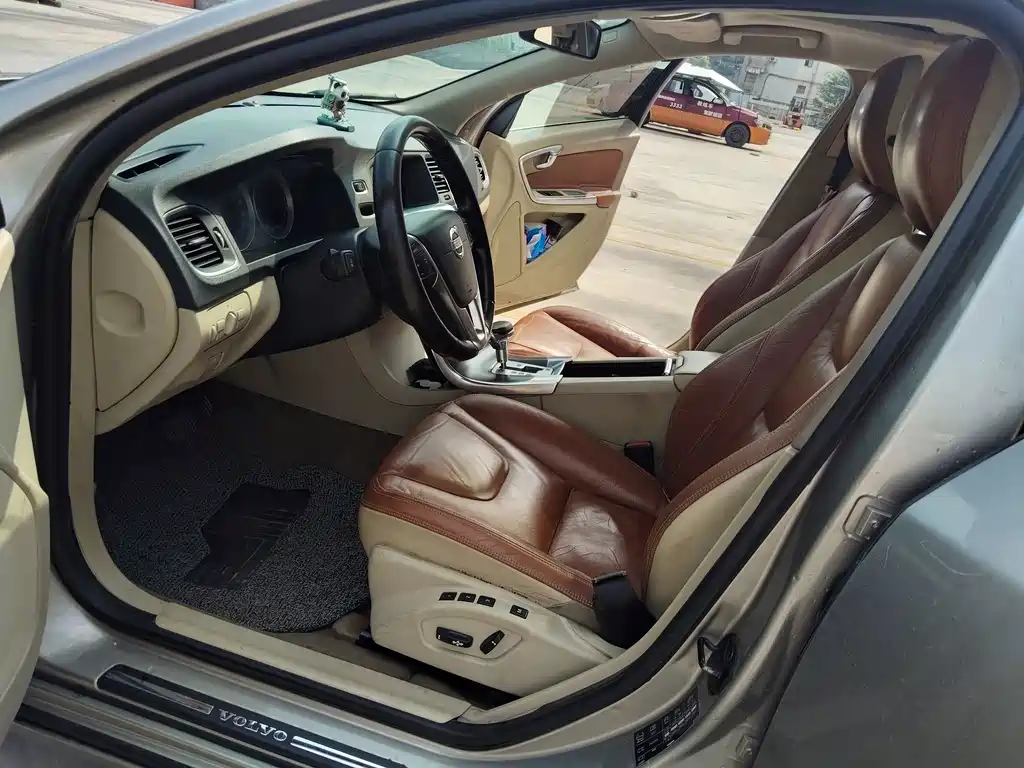 Volvo S60 (Import) — миниатюра 8