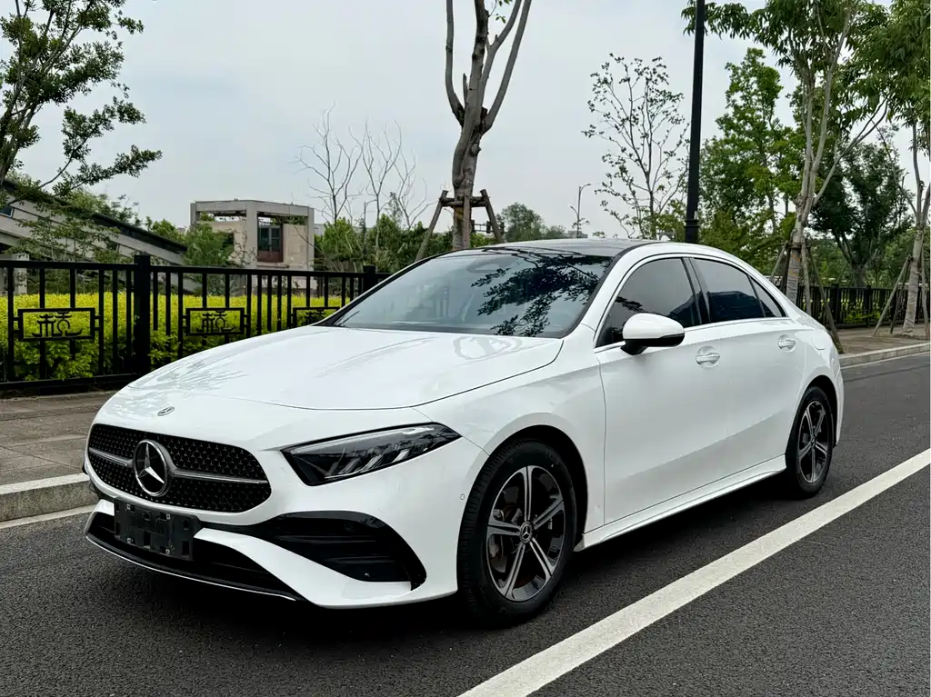 Mercedes-Benz A-Class A 2023 A 200 L Fashion