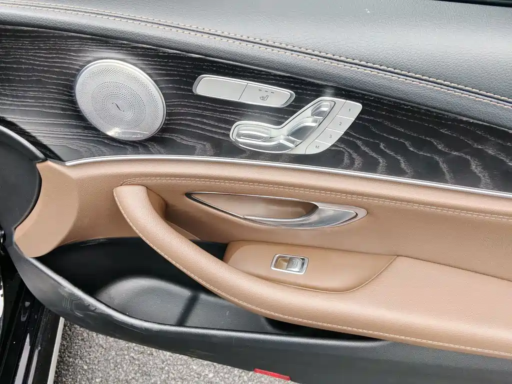 Mercedes-Benz E-Class — миниатюра 12