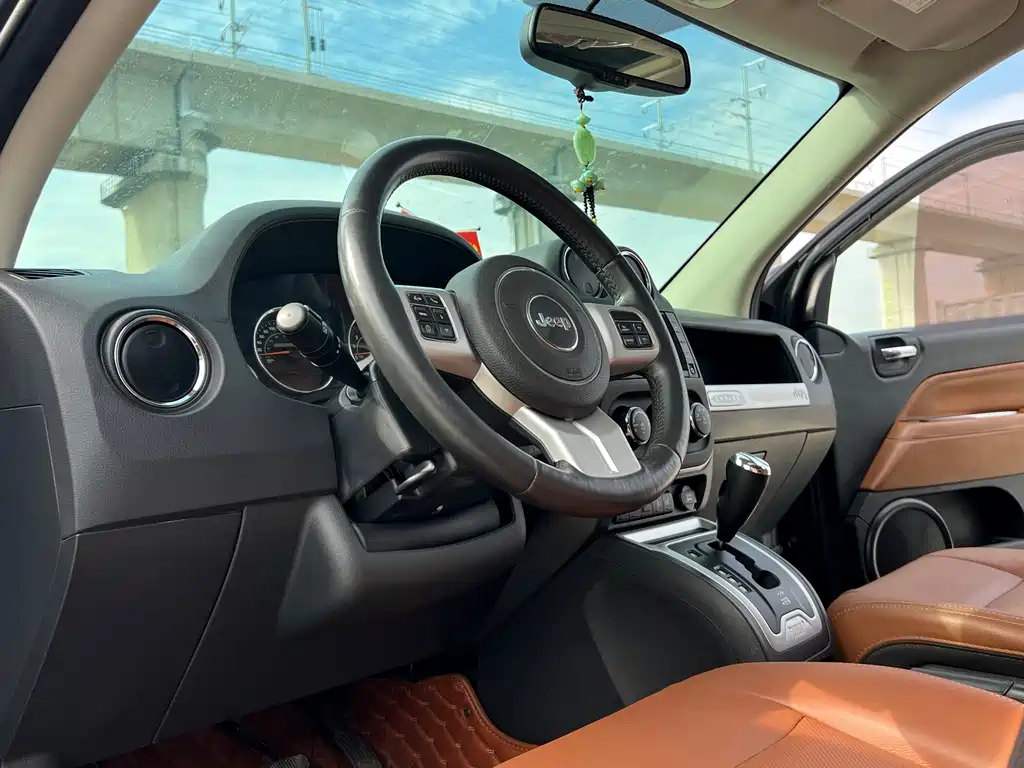 Jeep Compass (Import) — миниатюра 16