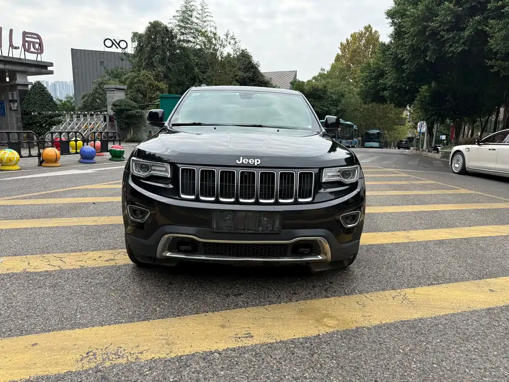 Jeep Grand Cherokee (Import) — миниатюра 3