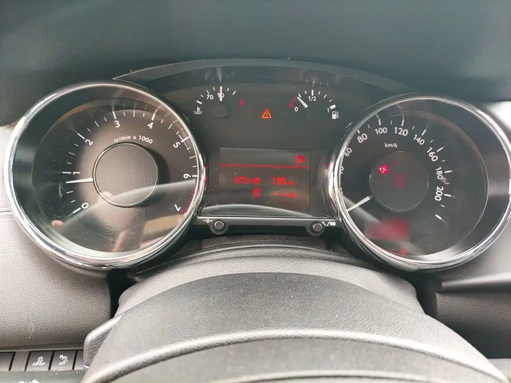 Peugeot 3008 2015 2.0L AT