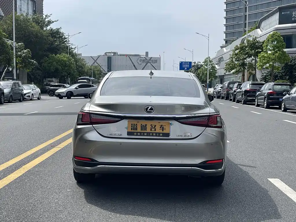 Lexus ES — миниатюра 9