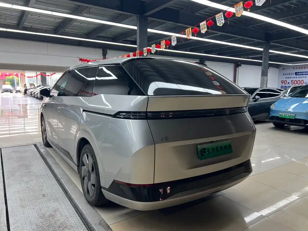 XPeng X9 — миниатюра 6