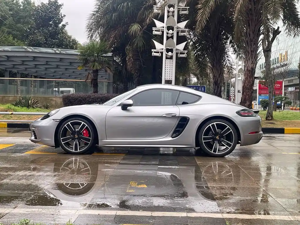 Porsche 718 2018 Cayman 2.0T