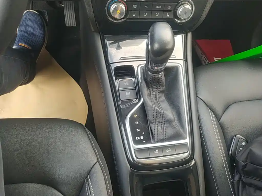 Roewe RX3 — миниатюра 14
