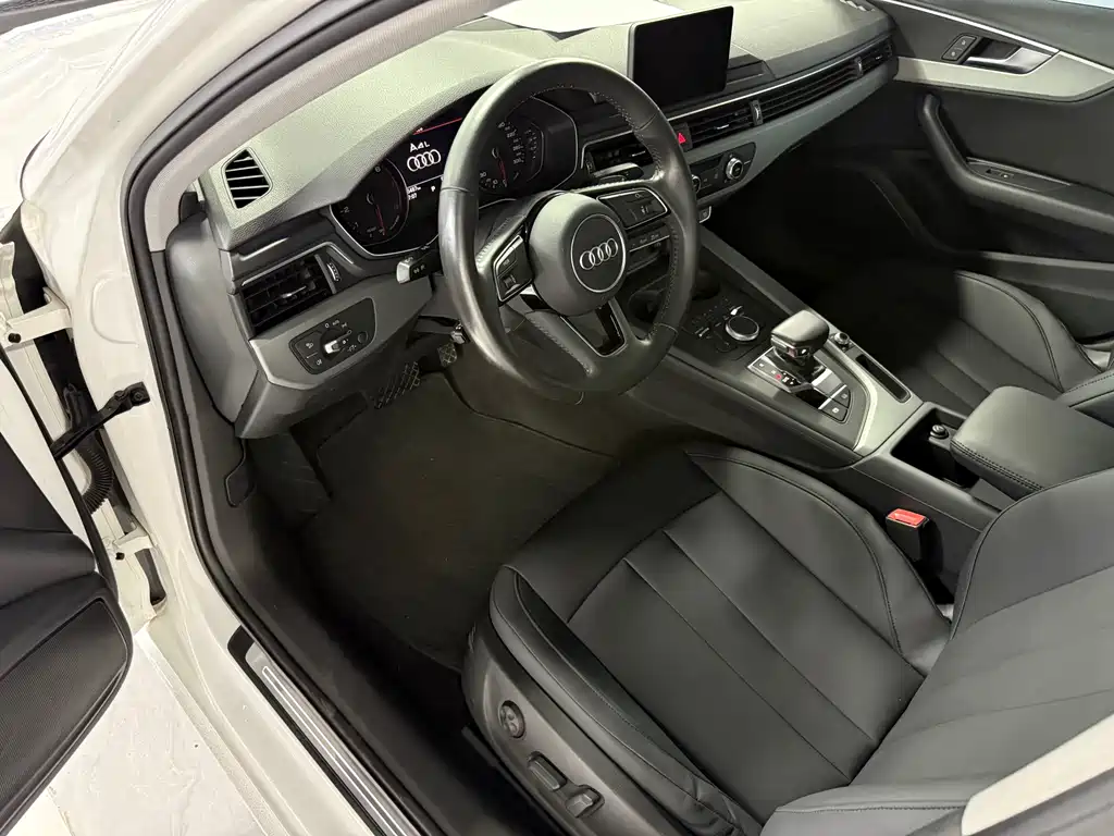 Audi A4L 2019 40 TFSI V