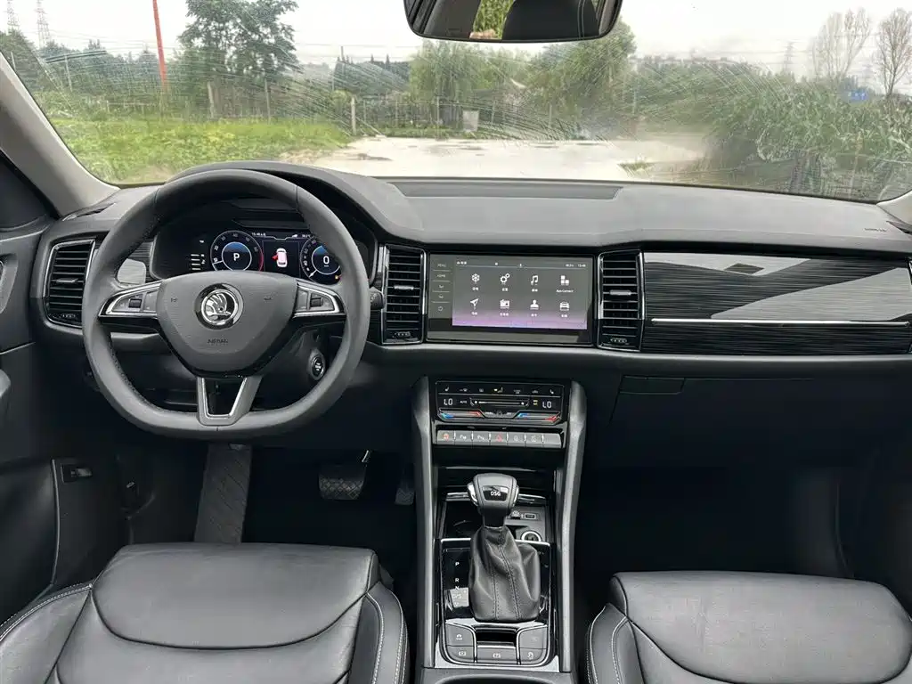 Skoda Kodiaq 2020 TSI330 7 мест Luxury