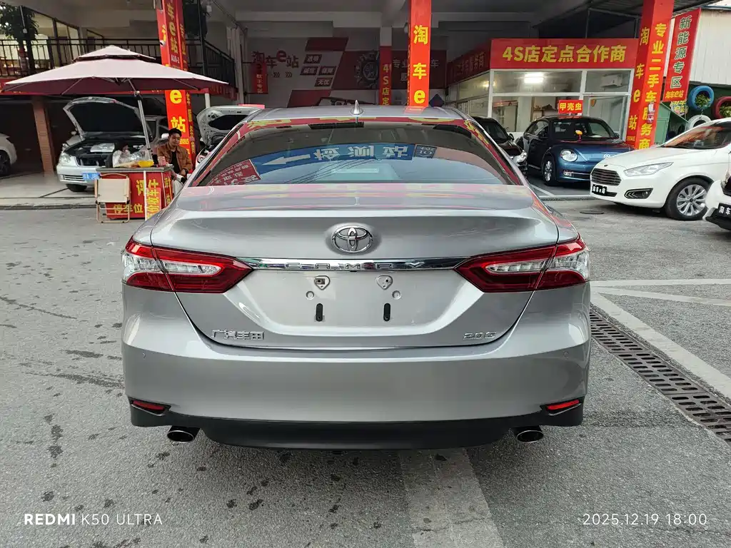 TOYOTA CAMRY