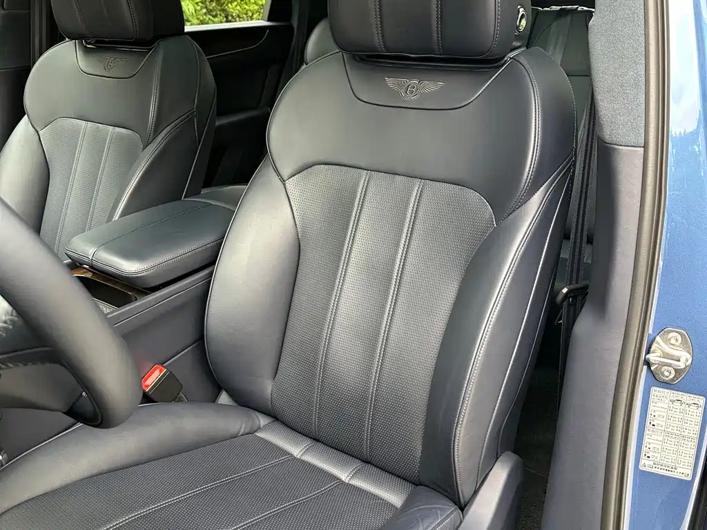 Bentley Bentayga — миниатюра 11
