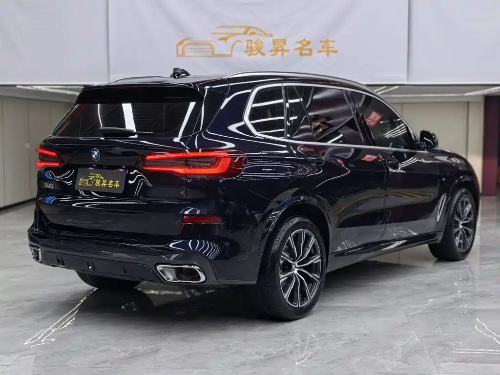 BMW X5 2022 xDrive 30Li Premium M Sport