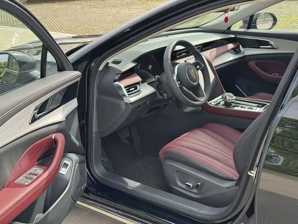 Hongqi H5 2025 2.0T AT