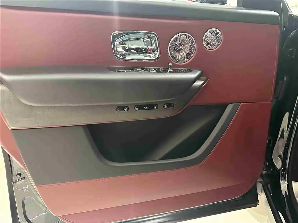Rolls-Royce Cullinan 2018 мест
