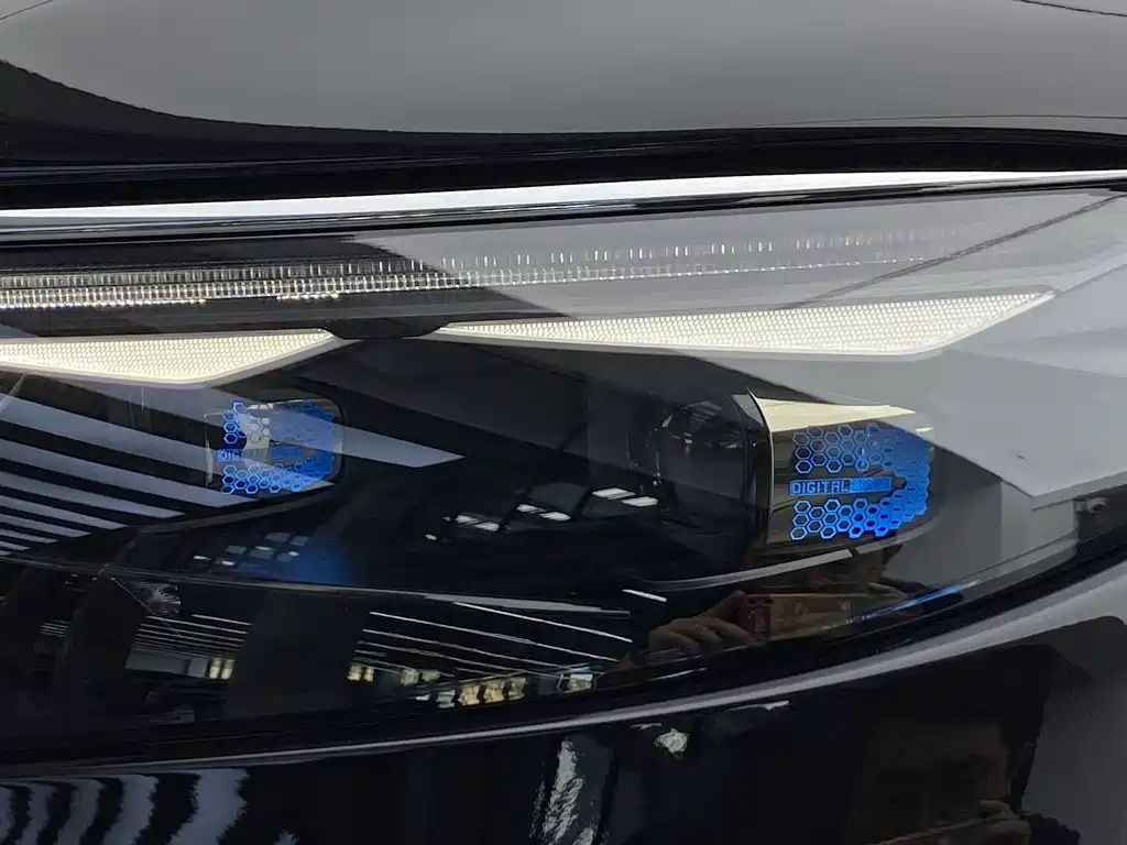 Mercedes-Benz EQS SUV — миниатюра 10