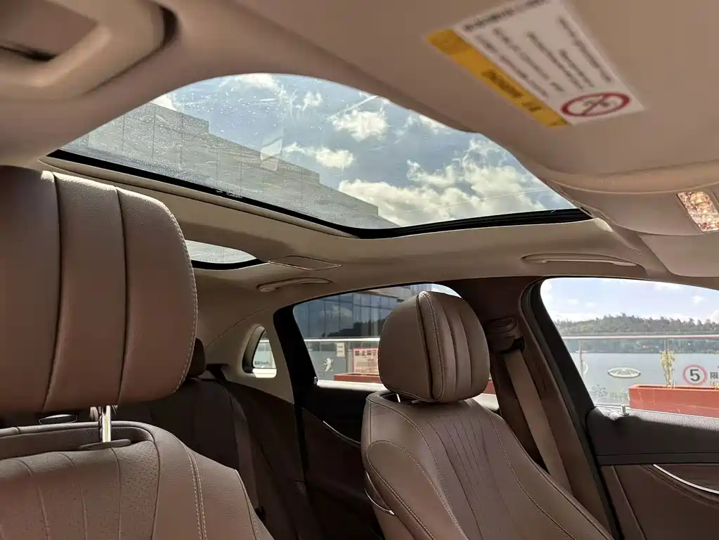 Mercedes-Benz E-Class — миниатюра 31