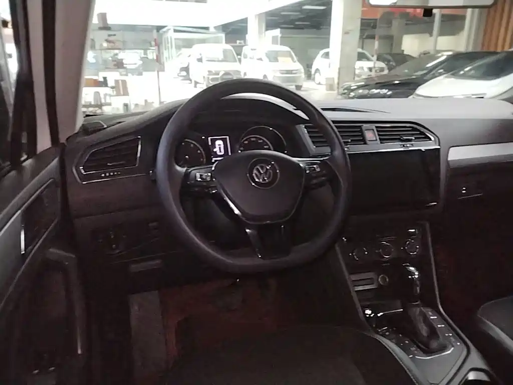 Volkswagen Tiguan L — миниатюра 11