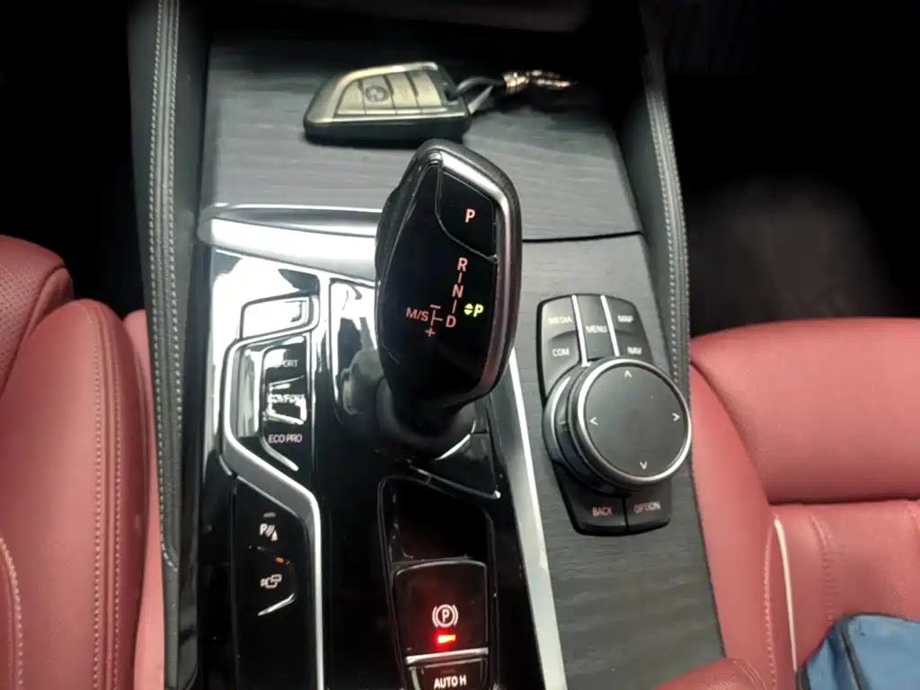 BMW 5 Series — миниатюра 14