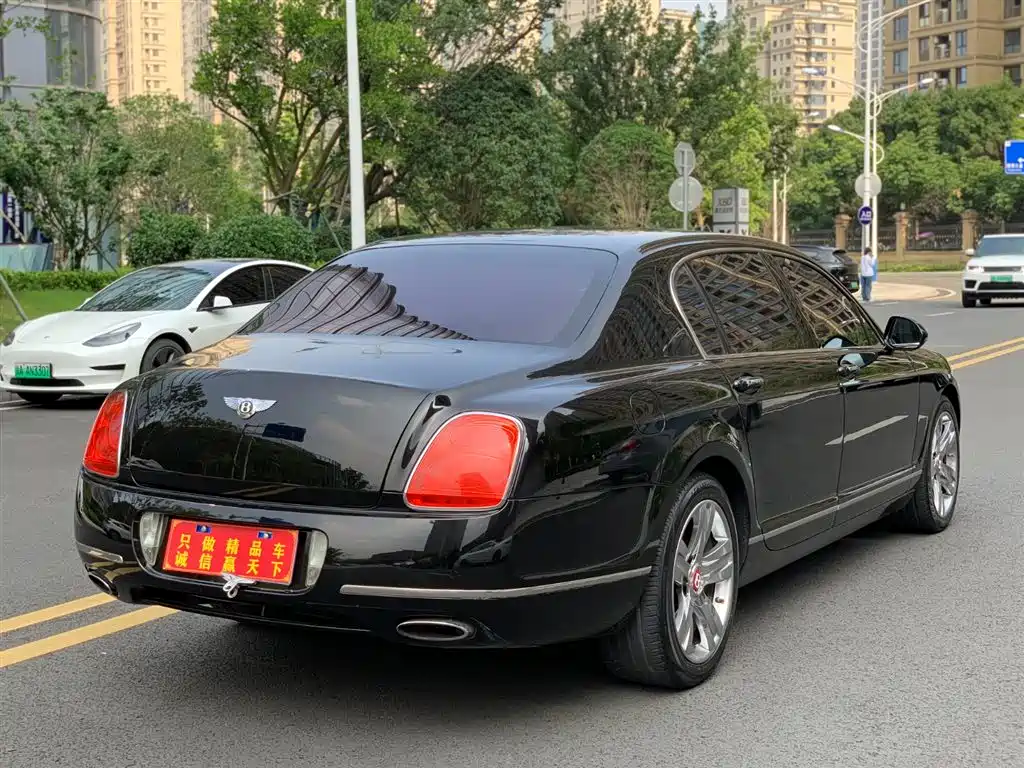 Bentley Flying Spur 2010 6.0T мест